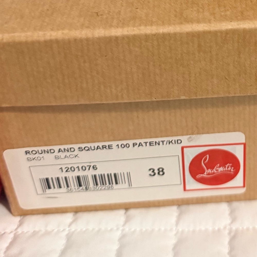 Christian Louboutin Patent Black Heels with Signature Red Soles - Picture 2 of 7